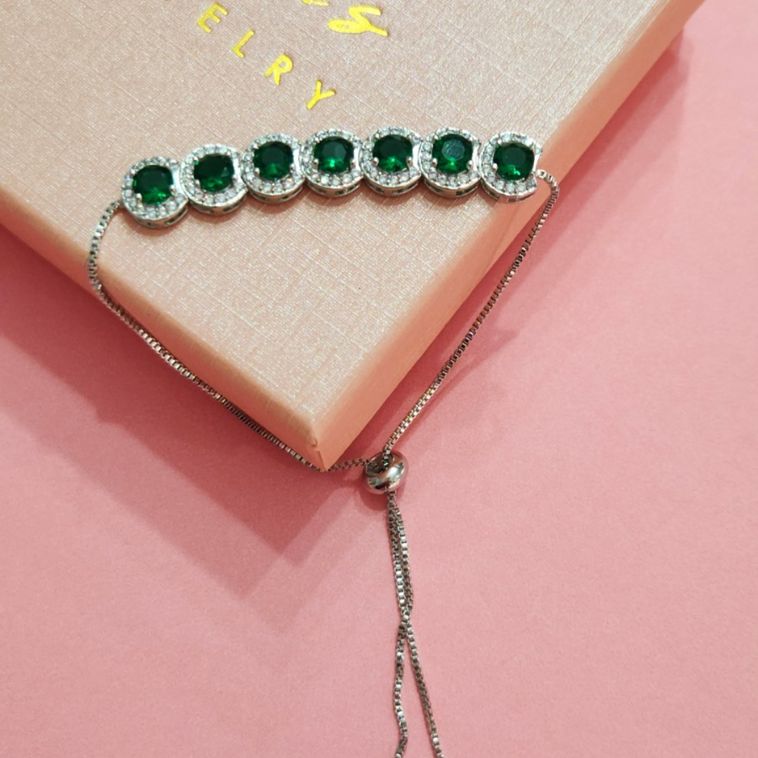The Emerald Queen Round Stone Bracelet