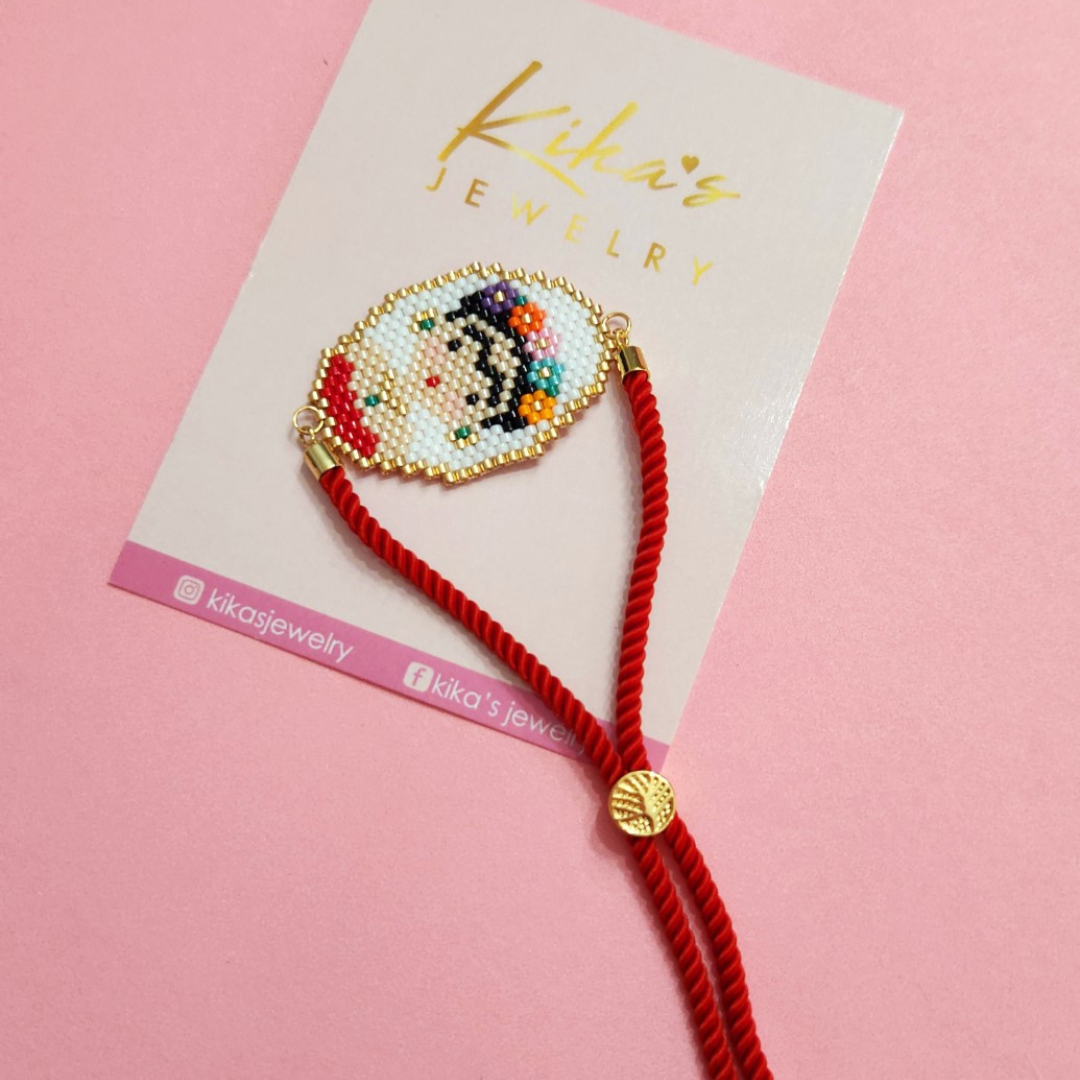 Bonito collar inspirado en Frida Kahlo con cuentas rosas
